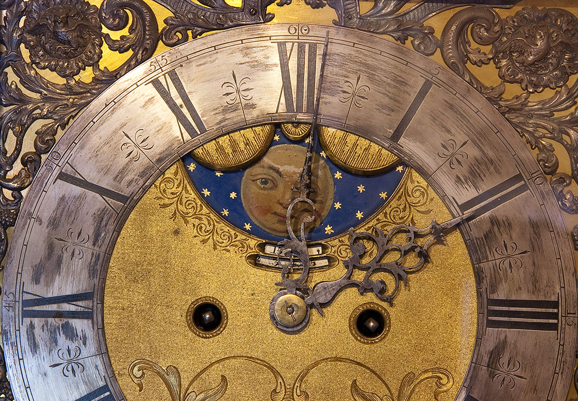 Wijzerplaat van een klok in de Oudheidkamer op Texel