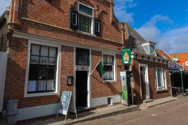 De gevel van Oudheidkamer Texel